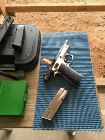 Vendo 
CZ 85 9x19  comprada usada hace 9 meses. Esta perfecta, disparador ajustado y pido por ella 350€ 02