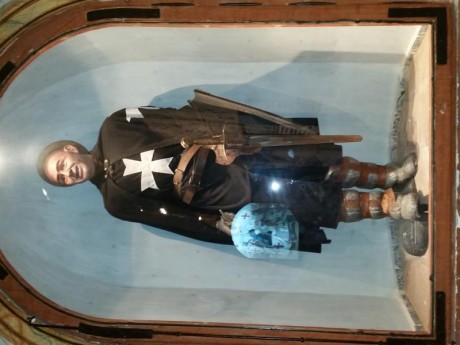 La orden de los Caballeros Templarios:

 http://www.historiareimilitaris.com/index.php/secciones/medieval/666-templarios 80