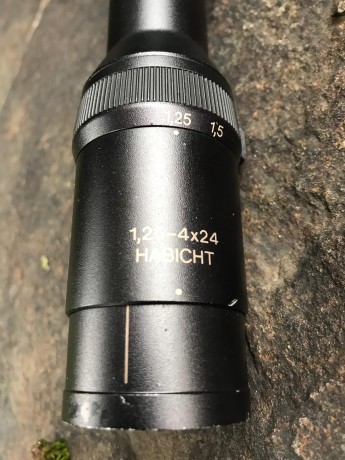 Pues eso,un amigo vende estos dos visores,
Swarovski habicht 1,25-4x24 con patitas appel en 350€ 
Visor 50