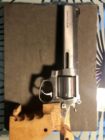 Se vende revólver Amadeo Rossi Cyclops 357MG. Con cacha anatómica, en buen estado y funcionamiento, por 02