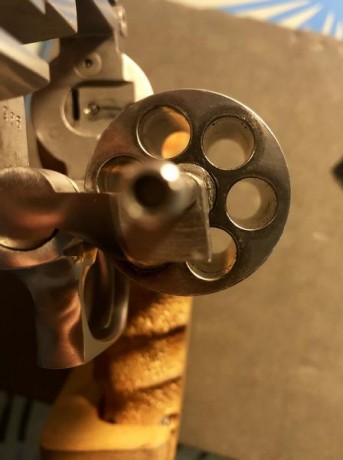 Se vende revólver Amadeo Rossi Cyclops 357MG. Con cacha anatómica, en buen estado y funcionamiento, por 00