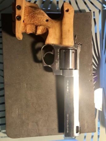 Se vende revólver Amadeo Rossi Cyclops 357MG. Con cacha anatómica, en buen estado y funcionamiento, por 12