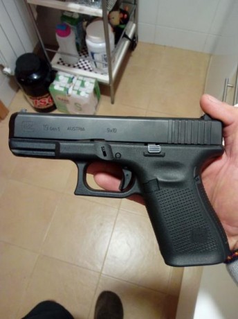 Buenos días.
Vendo GLOCK 19 9mm generación 5 con menos de 7 meses (primer y unico dueño) y alrededor de 01