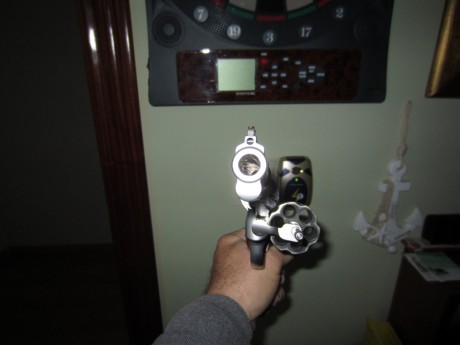 Pues eso: que vendo este precioso revólver de la serie Jerry Miculek. Voy dejando calibres y este practicamente 01