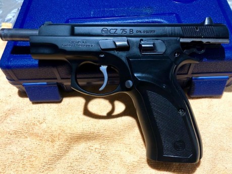 Hola!,

Vendo mi pistola CZ 75 B 9 mm por no usarla. Prácticamente no he tirado nada con ella (prefiero 02
