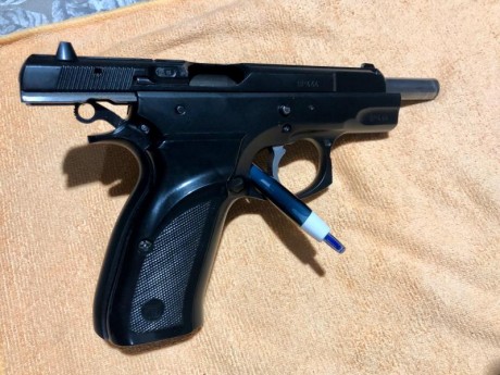 Hola!,

Vendo mi pistola CZ 75 B 9 mm por no usarla. Prácticamente no he tirado nada con ella (prefiero 00