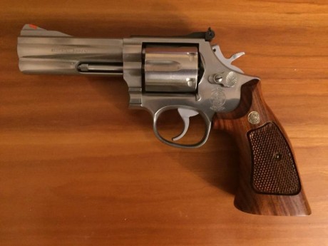 En venta revólver  Smith&Wesson 686 de 4'' . Calibre 357 Magnum/ 38 special. Arma en perfecto estado. 01