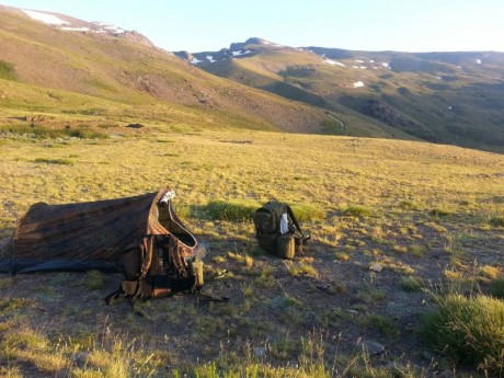Vendo este conjunto compuesto de:

- Mochila de 60 litros decathlon, de las antiguas, es decir carne de 02