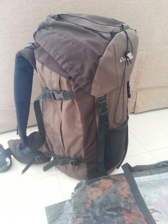Vendo este conjunto compuesto de:

- Mochila de 60 litros decathlon, de las antiguas, es decir carne de 00
