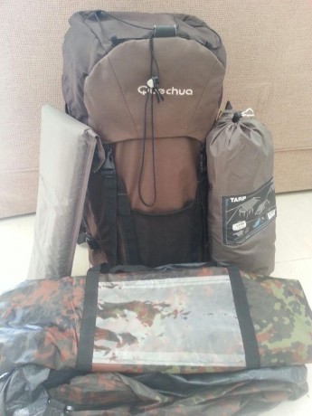 Vendo este conjunto compuesto de:

- Mochila de 60 litros decathlon, de las antiguas, es decir carne de 10