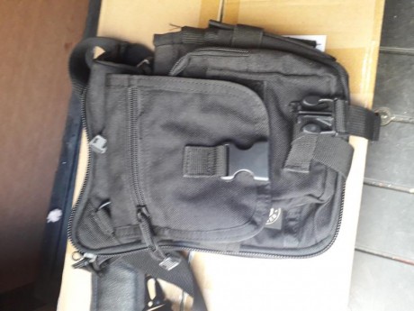 Pongo a la venta bolso con alojamiento para arma corta y de rápida apertura, es Vega hostel y está a estrenar.

30 01