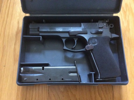 Vendo pistola Star 30M adecuada para recorridos de tiro.
En magnífico estado operativo.
Precio 275 euros 02