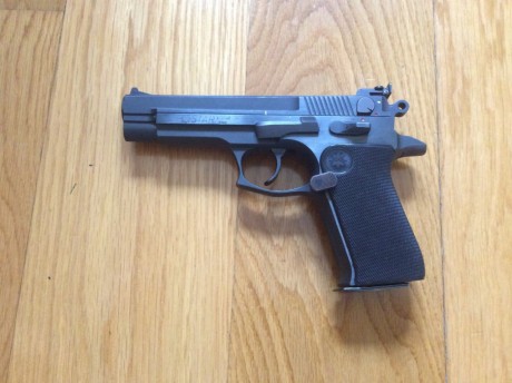 Vendo pistola Star 30M adecuada para recorridos de tiro.
En magnífico estado operativo.
Precio 275 euros 00