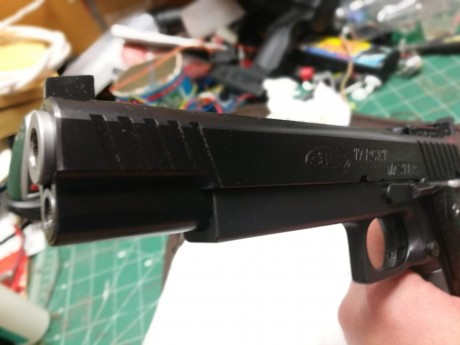 Buenas a tod@s,
Un amigo mio pone a la venta su STI Target Master de 6". La compro la probo y sin 10