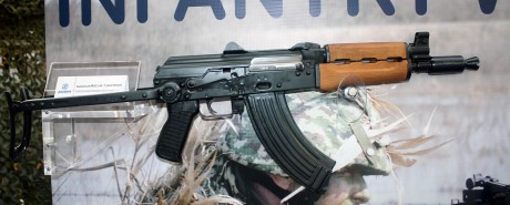 Buenas,

Estaba dandole vueltas a si podría llegar a guiarse en F un subfusil Zastava M92...

Logicamente 00