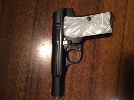 Vendo pistola Astra 300 (Purito) calibre 9 Corto, en buen estado, con un cargador y funda de regalo.
Se 01