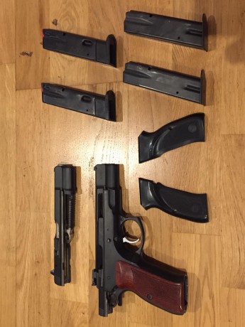 A la venta la CZ75B con el kit kadett de 22 con miras LPA, 2 caragadores de 9 y dos de 22, cachas originales 00
