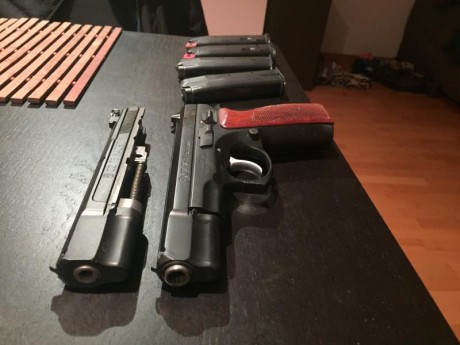A la venta la CZ75B con el kit kadett de 22 con miras LPA, 2 caragadores de 9 y dos de 22, cachas originales 12