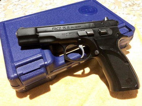 Hola!,

Vendo mi pistola CZ 75 B 9 mm por no usarla. Prácticamente no he tirado nada con ella (prefiero 80