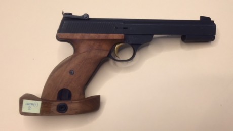 Vendo pistola Browning cal .22, empuñadura nueva a estrenar y el pavon bastante rallado,funciona perfectamente, 00
