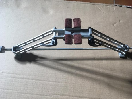 Buenas,se vende bipode ligero fabricado en aluminio (580 gramos) muy estable,se puede regular en altura 02
