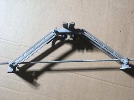 Buenas,se vende bipode ligero fabricado en aluminio (580 gramos) muy estable,se puede regular en altura 01
