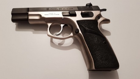 Vendo 
CZ 85 9x19  comprada usada hace 9 meses. Esta perfecta, disparador ajustado y pido por ella 350€ 01