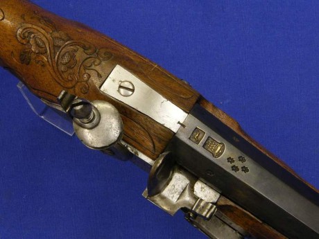 Voy a colocar unas fotos de un arma larga alemana de llave de mecha del siglo XVI. 32
