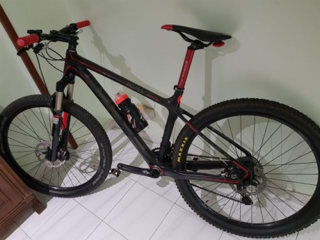 Cambio bici Btt Focus Raven 27'5, talla S,  de carbono, grupo XT, por pistola de 9mm, Glock 17, Sig Sauer 02
