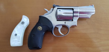 Un compañero vende este revólver marca SMITH&WESSON en calibre 357 magnum.
Guiado en A.
2 cachas.
Precio 02