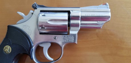 Un compañero vende este revólver marca SMITH&WESSON en calibre 357 magnum.
Guiado en A.
2 cachas.
Precio 01