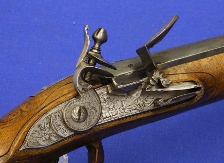 Voy a colocar unas fotos de un arma larga alemana de llave de mecha del siglo XVI. 30