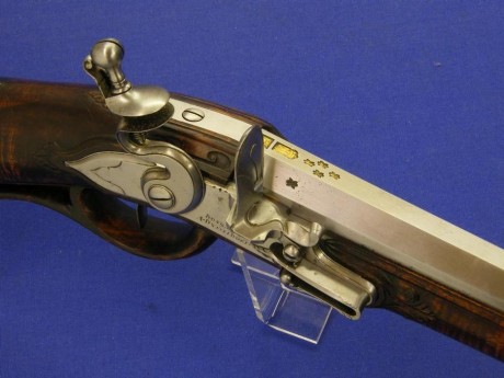 Voy a colocar unas fotos de un arma larga alemana de llave de mecha del siglo XVI. 42