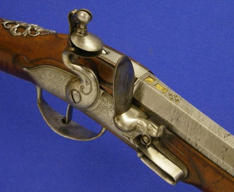 Voy a colocar unas fotos de un arma larga alemana de llave de mecha del siglo XVI. 40