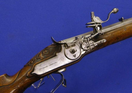Voy a colocar unas fotos de un arma larga alemana de llave de mecha del siglo XVI. 61