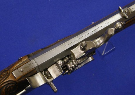 Voy a colocar unas fotos de un arma larga alemana de llave de mecha del siglo XVI. 70