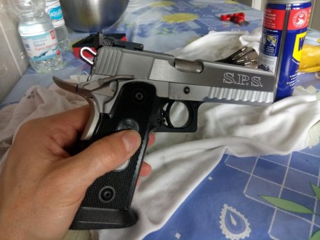 Se vende pistola SPS para la división Standart, con dos cañones, uno del 40SW y otro del 9mmp. La pistola 40