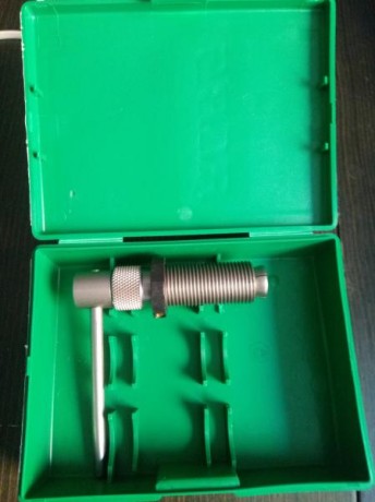 El collet actúa como agarre sobre la punta, separándola del casquillo . Necesario die (incluido) desmontador 00