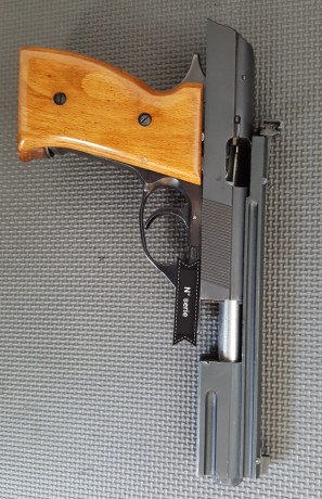 Un buen amigo me pide que le anuncie esta pistola.
 Se quiere deshacer de ella por que se utilizo para 01