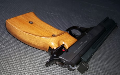 Un buen amigo me pide que le anuncie esta pistola.
 Se quiere deshacer de ella por que se utilizo para 00