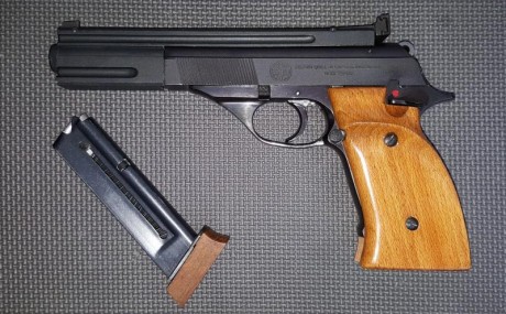 Se cambia Astra TS 22 por revolver 38 spl. La pistola está anunciada en este enlace: https://www.armas.es/foros/viewtopic.php?f=96&t=1078017.
Escucho 00