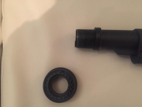 Vendo tubo de culata de AR15, marca Schmeisser, original, de medida commercial, con castle nut incluido 10