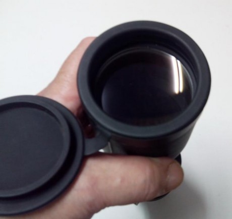 VENDO telescopio terrestre, japonés, marca VIXEN. Ocular intercambiable 20x, objetivo 60 mm.
Cuerpo con 01