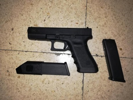 Hola vendo Glock 17 de tercera generación, está en perfecto estado, no tiene más de 200 disparos, no se 02