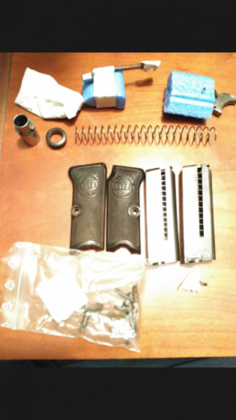 Hola:
Vendo el despiece completo de esta pistola. Dos cargadores. Cachas de pasta. Un pasador pequeño 01