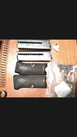Hola:
Vendo el despiece completo de esta pistola. Dos cargadores. Cachas de pasta. Un pasador pequeño 00