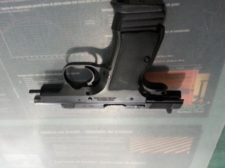 Muy poco usada. Estupenda pistola en un calibre mitico. Es una experiencia muy grata disparar este arma, 11