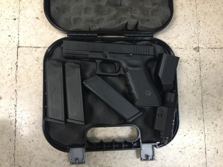 *** VENDIDA ***Vendo Glock 17 Gen3 con 3 cargadores, linterna, disparador a 1,5kg y totalmente preparada 02