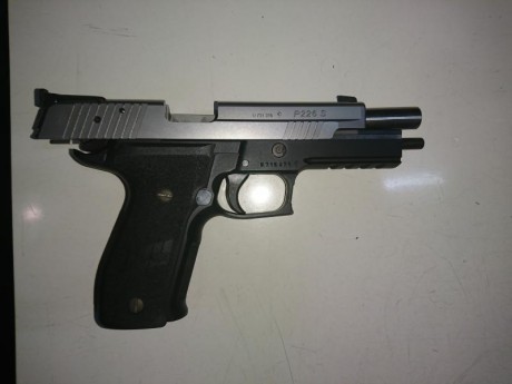 Se vende arma Sig Sauer en perfectas condiciones de uso con carril picatinny. Cuenta con dos cañones, 00