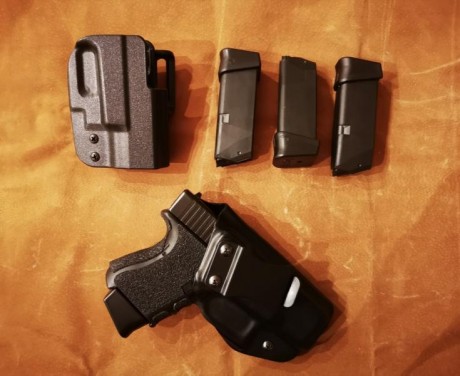 VENDIDA, GRACIAS 
Hola, vendo GLOCK 26 9x19 (9Pb), 1ª Gen, con menos de 300 disparos. Incluyo 4 cargadores, 01